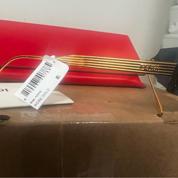 Fendi sunglasses - Picture 3 of 6